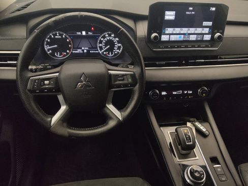 Used 2022 Mitsubishi Outlander SE image 22