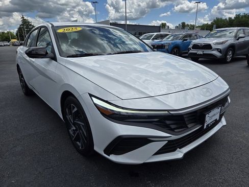 Used 2025 Hyundai Elantra Sport FWD image 1