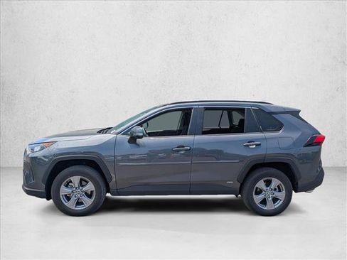 Used 2022 Toyota RAV4 LE AWD/4WD image 8
