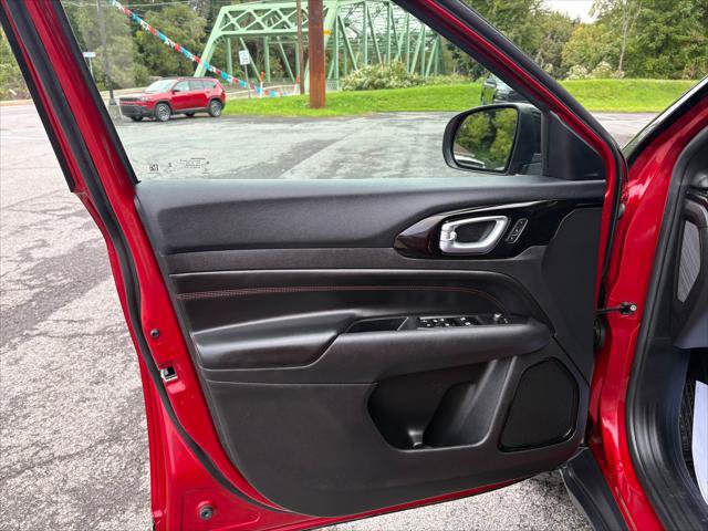 Certified 2025 Jeep Compass Trailhawk w/ Trailhawk Elite Group AWD/4WD image 12