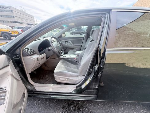 Used 2010 Toyota Camry SE FWD image 10