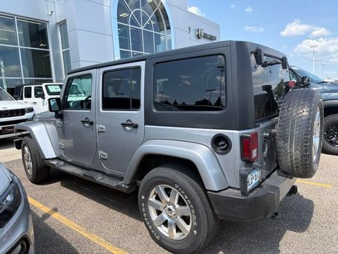 Used 2016 Jeep Wrangler Unlimited Sahara w/ Connectivity Group AWD/4WD image 9
