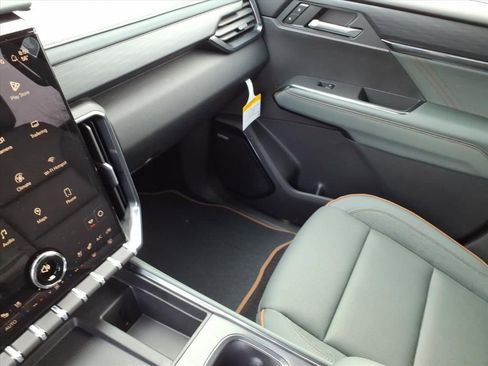 New 2026 GMC Acadia AT4 w/ Luxury Package image 17