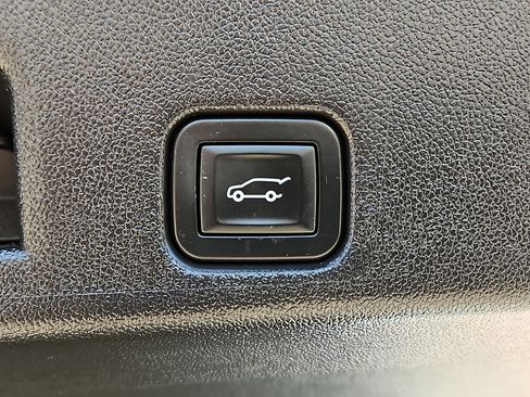 Used 2024 GMC Acadia Elevation image 7