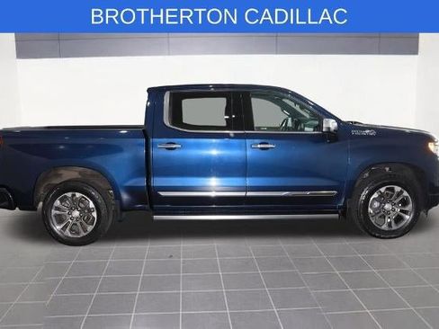 Used 2022 Chevrolet Silverado 1500 High Country w/ Technology Package AWD/4WD image 9