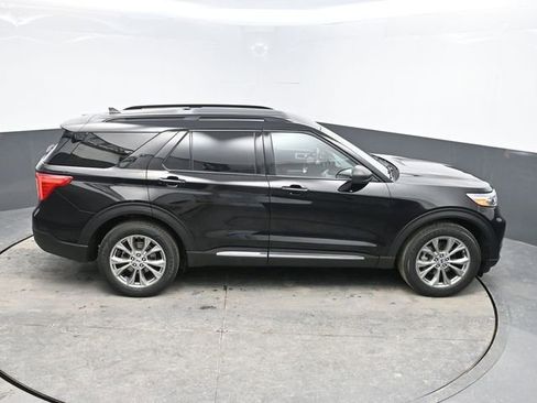 Used 2022 Ford Explorer XLT w/ Equipment Group 202A image 28