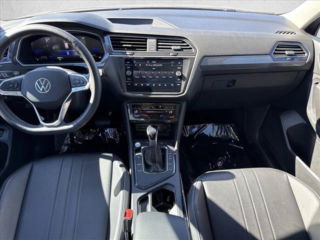 Used 2024 Volkswagen Tiguan SE w/ Panoramic Sunroof Package FWD image 18