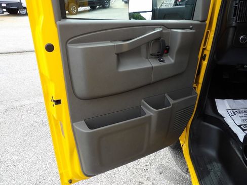 Used 2022 GMC Savana 3500 Extended w/ Power Convenience Package RWD image 14