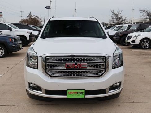 Used 2020 GMC Yukon XL SLT w/ Open Road Package image 2