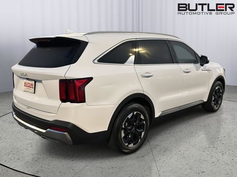 Used 2024 Kia Sorento S image 5