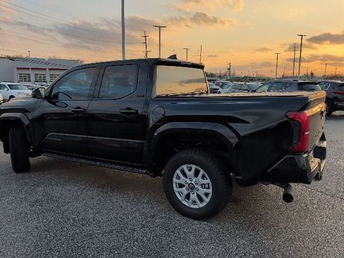 Used 2025 Toyota Tacoma SR5 image 8