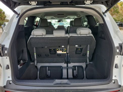 New 2026 Toyota Sienna XLE image 9