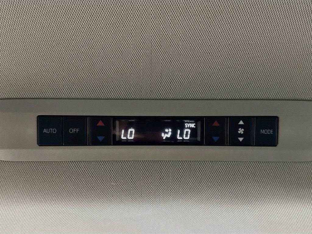 Used 2023 Toyota Sienna XLE AWD/4WD image 30