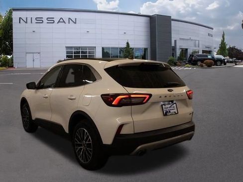 Used 2025 Ford Escape SE w/ PHEV Premium Package FWD image 5