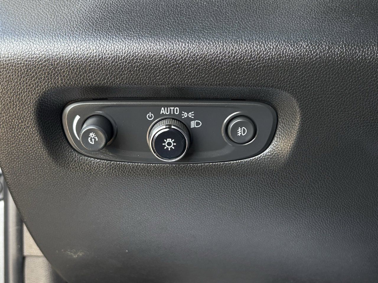Used 2020 Chevrolet Traverse LT FWD image 24