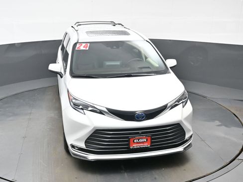 Used 2024 Toyota Sienna Platinum image 36