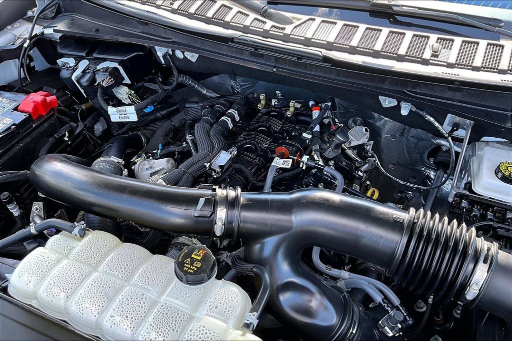 Used 2025 Ford Expedition Active RWD image 33