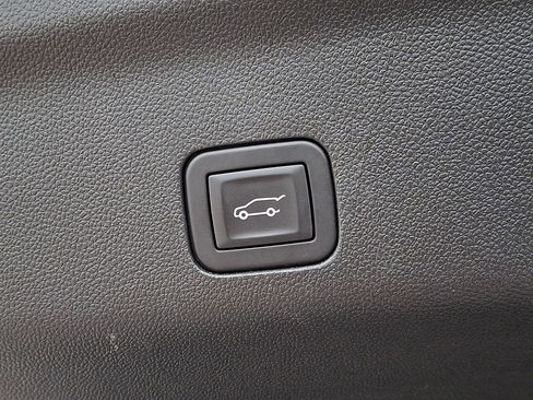 Used 2025 GMC Yukon XL Elevation image 35