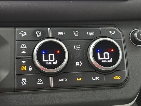 Certified 2025 Land Rover Defender 110 X-Dynamic SE image 23