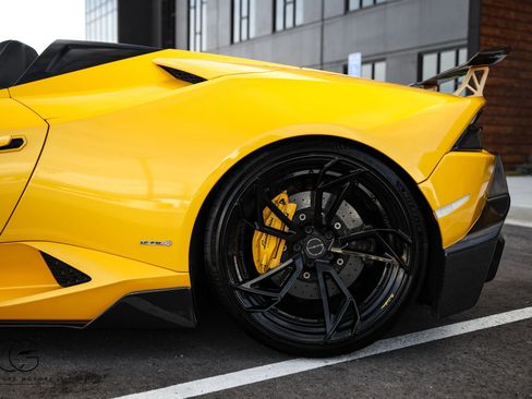 Used 2016 Lamborghini Huracan LP 610-4 AWD/4WD image 16