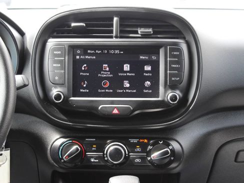 Used 2025 Kia Soul LX w/ LX Technology Package FWD image 19