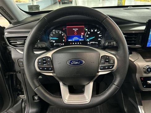 Used 2021 Ford Explorer XLT w/ Equipment Group 202A image 18