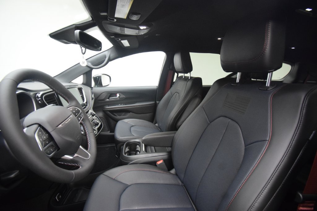 New 2027 Chrysler Pacifica Select AWD/4WD image 32