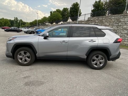 Used 2025 Toyota RAV4 XLE AWD/4WD image 4