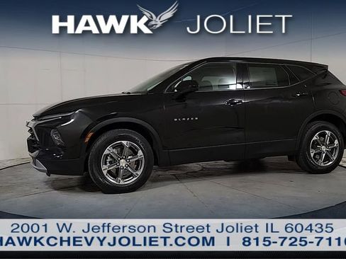 Used 2025 Chevrolet Blazer LT AWD/4WD image 3