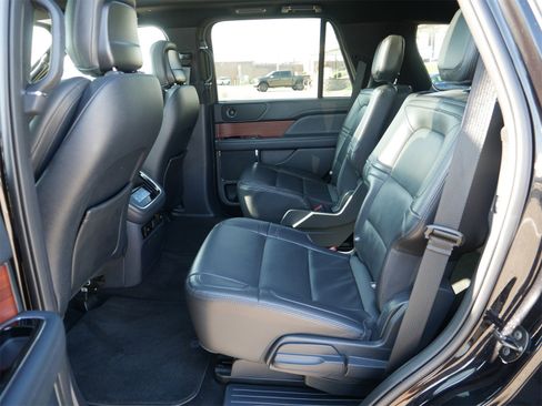 Used 2024 Lincoln Navigator Premiere image 16