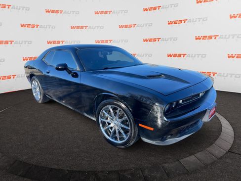 Used 2015 Dodge Challenger SXT w/ Driver Convenience Group image 7
