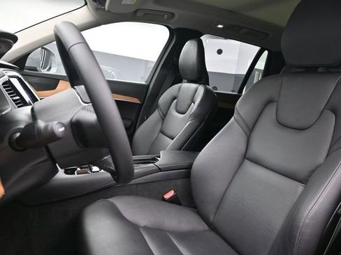 Used 2024 Volvo XC90 B5 Plus w/ Protection Package Premier image 9