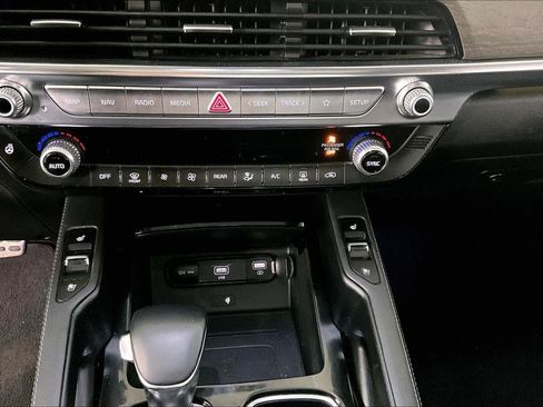 Used 2022 Kia Telluride SX w/ SX Prestige Package image 15