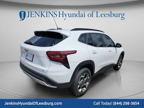 Used 2025 Chevrolet Trax LT w/ Driver Confidence Package FWD image 9