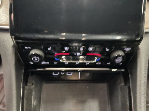 Used 2022 Jeep Grand Cherokee L Summit w/ Luxury Tech Group V image 15