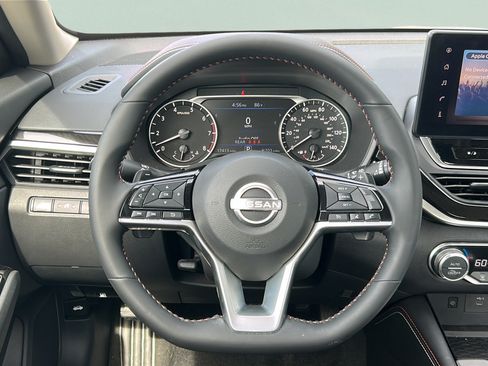 Used 2025 Nissan Altima 2.5 SR w/ SR Premium Package FWD image 16