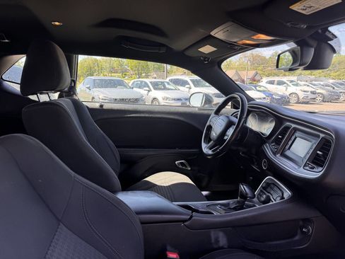 Used 2016 Dodge Challenger SXT image 21