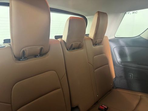 Used 2023 Nissan Pathfinder Platinum FWD image 34