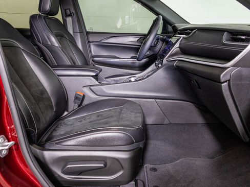 Used 2024 Jeep Grand Cherokee L Altitude image 49