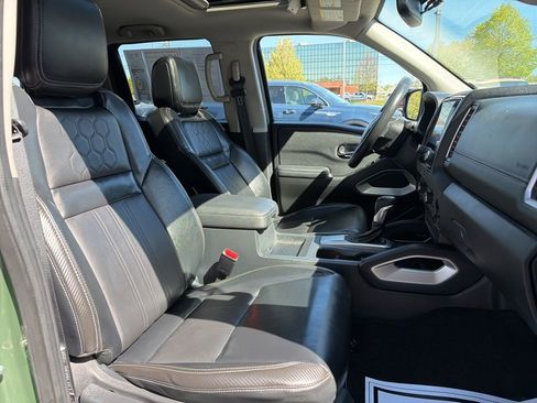 Used 2022 Nissan Frontier SV w/ SV Premium Package AWD/4WD image 11