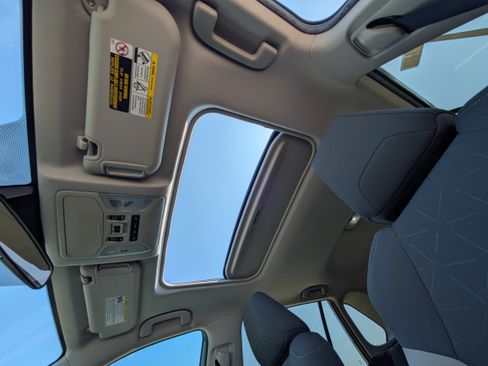 Used 2021 Toyota RAV4 XLE w/ Convenience Package FWD image 35