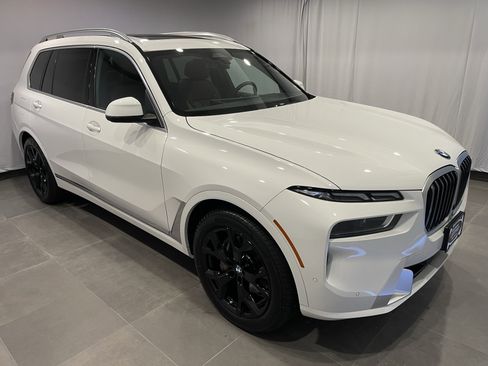 Used 2026 BMW X7 xDrive40i w/ Premium Package image 3
