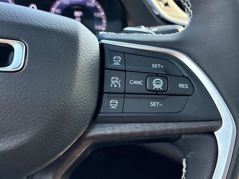 Certified 2026 Jeep Grand Cherokee Limited AWD/4WD image 25