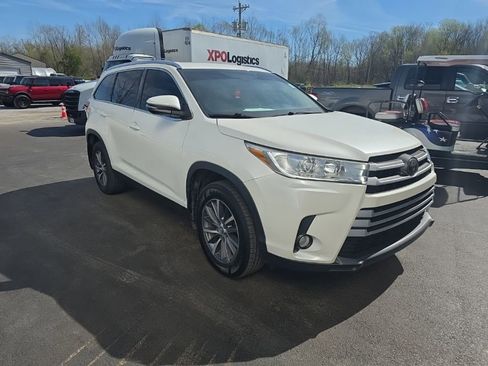 Used 2019 Toyota Highlander XLE image 4