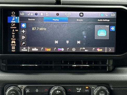 Used 2026 Jeep Wrangler Unlimited Rubicon w/ Technology Group AWD/4WD image 22