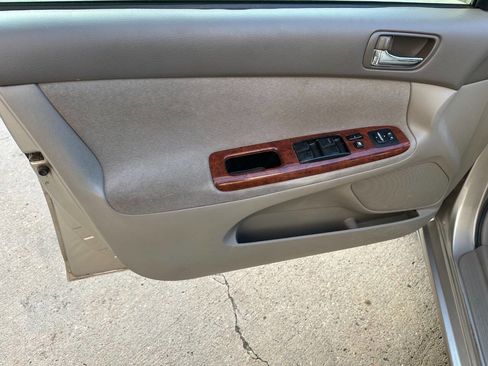 Used 2004 Toyota Camry XLE image 38