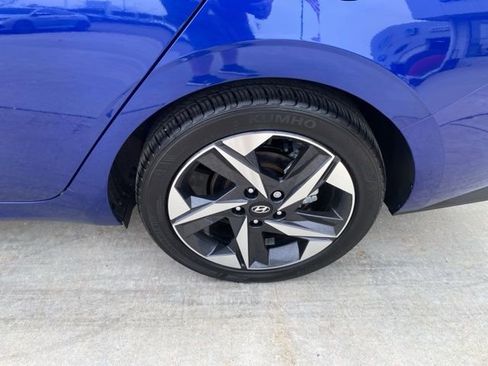 Used 2023 Hyundai Elantra SEL w/ Convenience Package image 11
