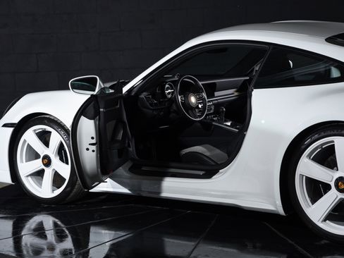 Used 2023 Porsche 911 Sport Classic RWD image 16