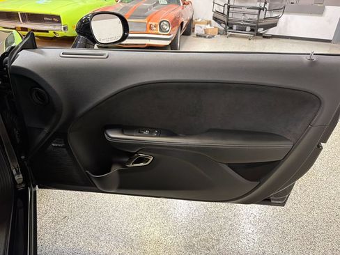Used 2016 Dodge Challenger SRT Hellcat RWD image 33