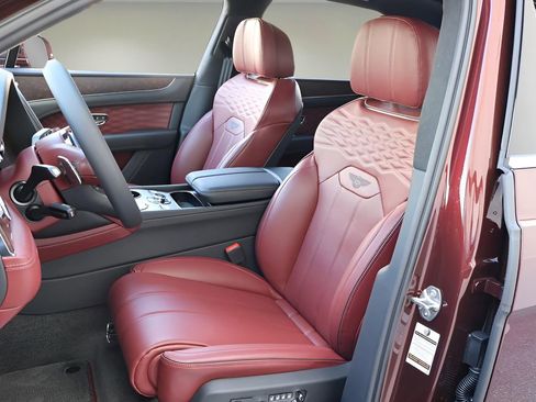 New 2025 Bentley Bentayga image 14